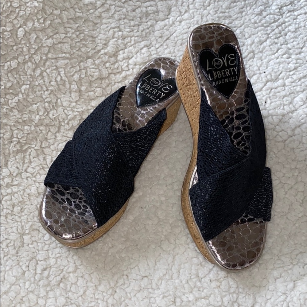 Love & Liberty NEW black wedge shoes Euro Size39